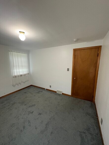 Building Photo - 49 S Youngs Rd