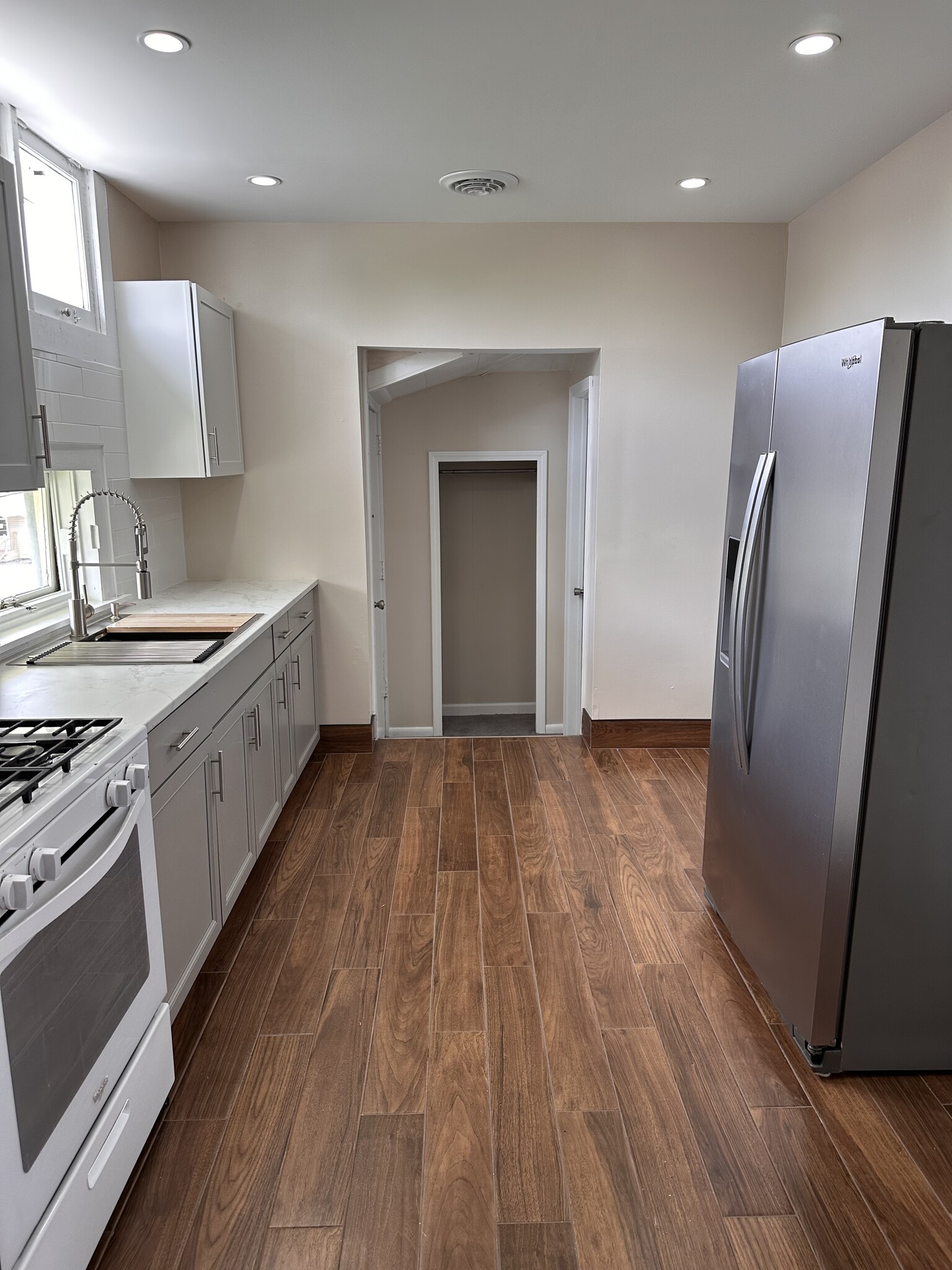 Kitchen - 40 Coy St