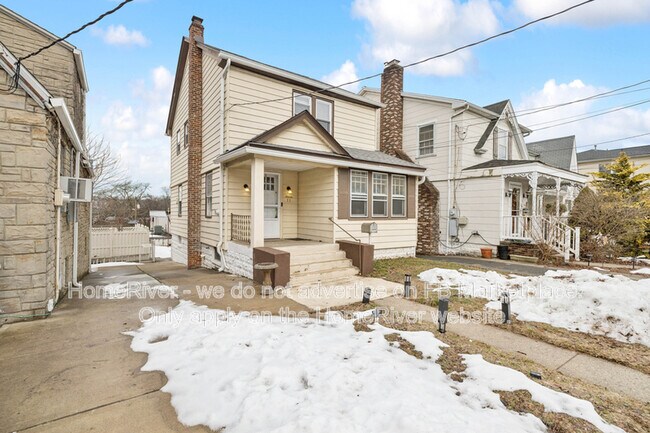 Building Photo - 11 Cedar St