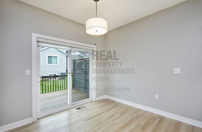 Building Photo - 9654 Turnpoint Dr