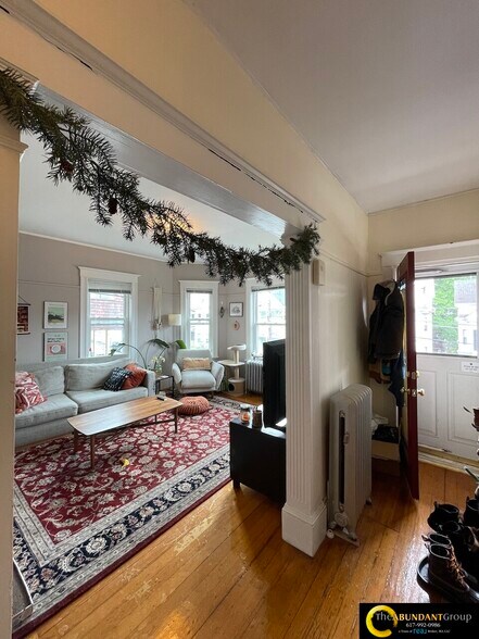 Building Photo - 66 Hall Ave