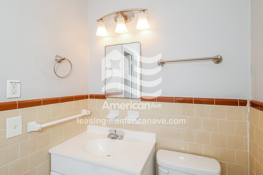 Building Photo - 2109 Gayley St