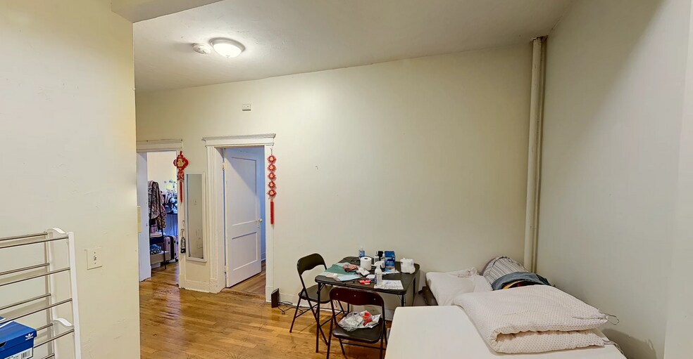 Building Photo - 126 Warren St