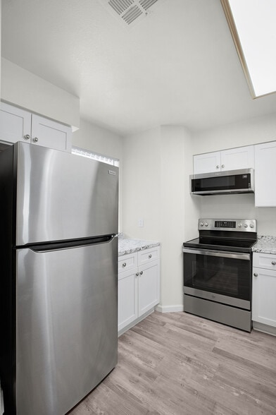 Kitchen - 2076 Mesquite Ln