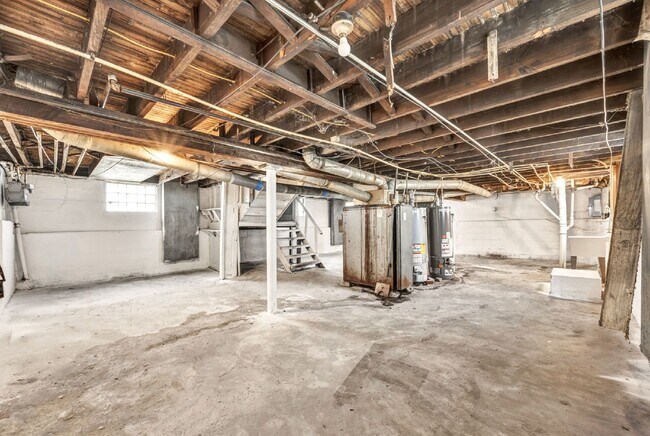 Building Photo - Newly renovated 4 bedroom HALF OFF MAY RENT