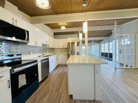 Building Photo - 3 Bedroom, 2 Bathroom with Carport (Pearl ...