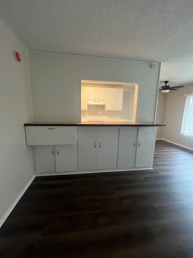 Building Photo - Ocean Blvd. 1 bedroom Condo