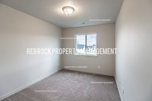 Building Photo - 203 Woodlawn Ln