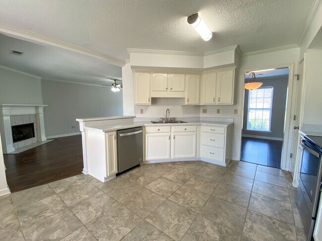 Building Photo - 4 bed, 2.5 bath house in Olive Branch