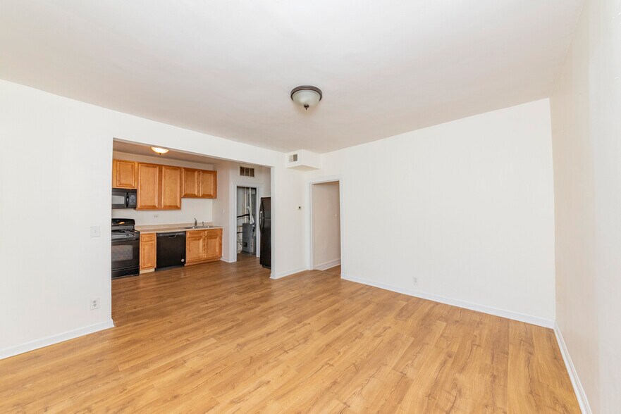 Building Photo - 4737 N St Louis Ave