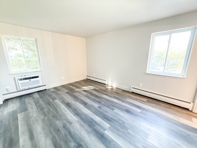 Primary Bedroom - Point South