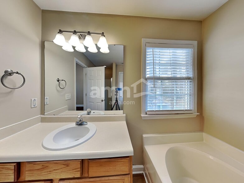 Building Photo - 993 Kintail Ct