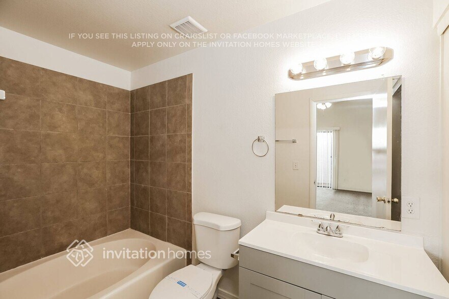 Building Photo - 8917 W Indianola Ave