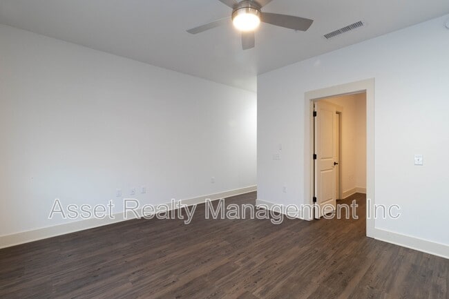 Building Photo - 1120 Franck St