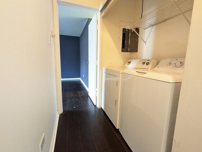 Building Photo - 2252 N Baldwin Way