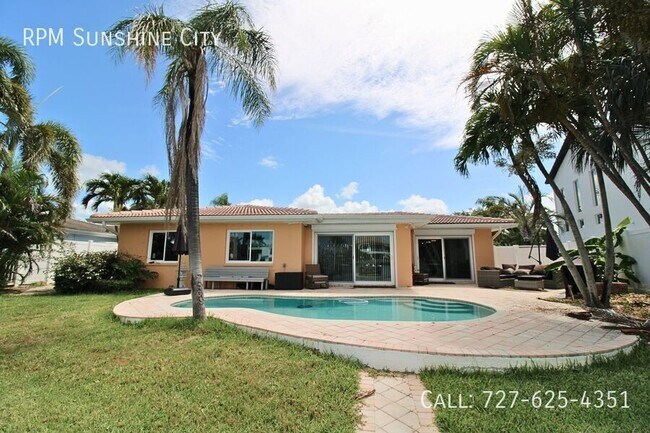 Building Photo - 10128 Yacht Club Dr