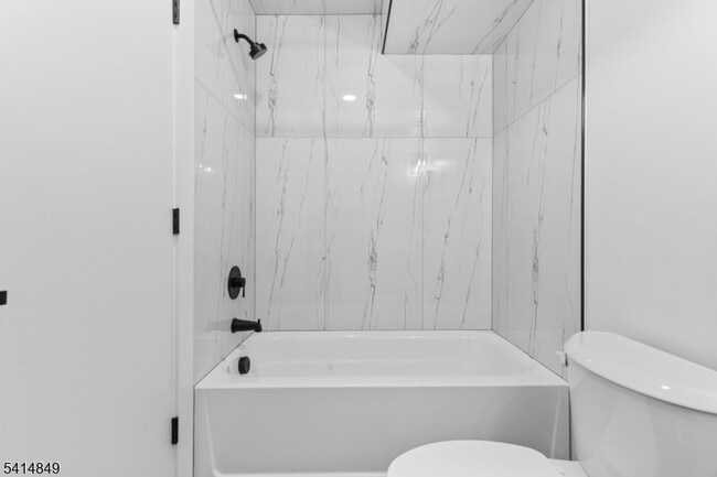 Building Photo - 37 S 7th St