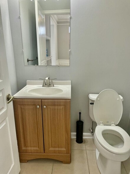 Building Photo - 403 4th Ln