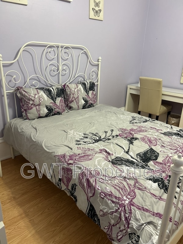 Building Photo - 319 Ivy St