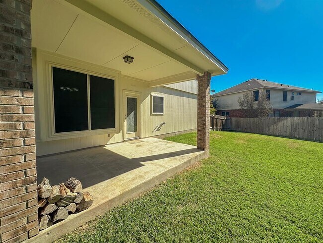 Building Photo - 320 Peanut Dr