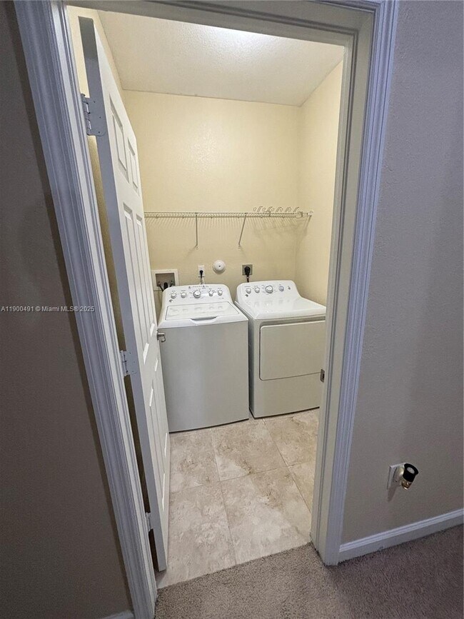 Building Photo - 9456 SW 171st Pl