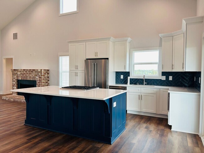 Building Photo - Stunning 4 bedroom 2.5 bath near Downtown Newnan! Must see!