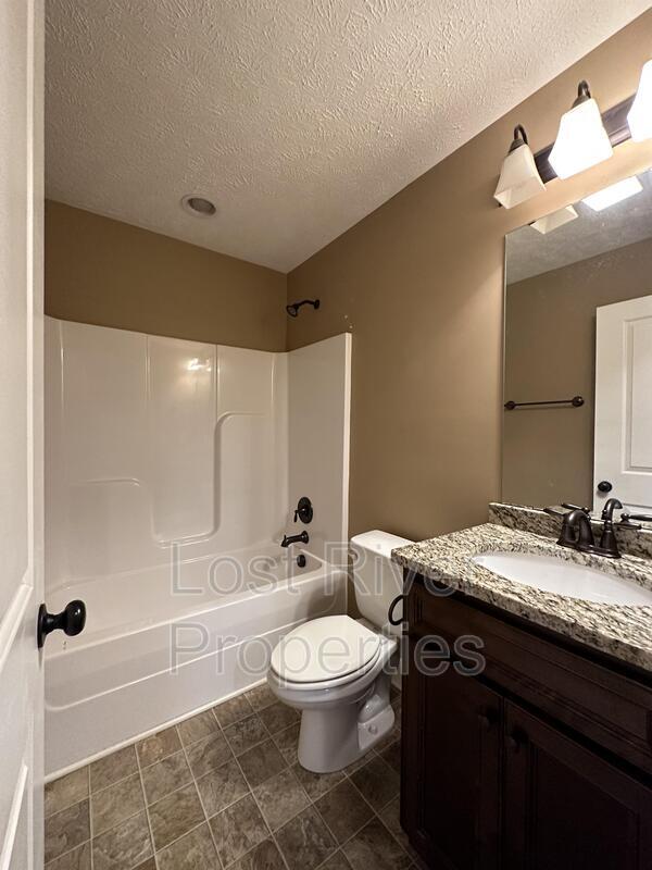Building Photo - 381 Paige Ave