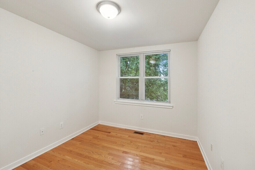 Building Photo - 1740 N Sydenham St