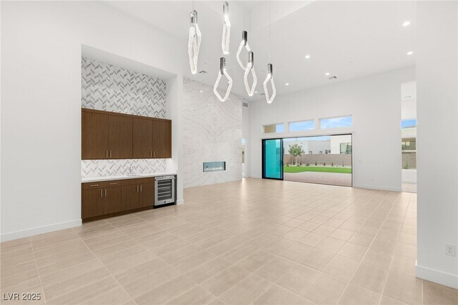 Building Photo - 10793 Vista Altura Ave