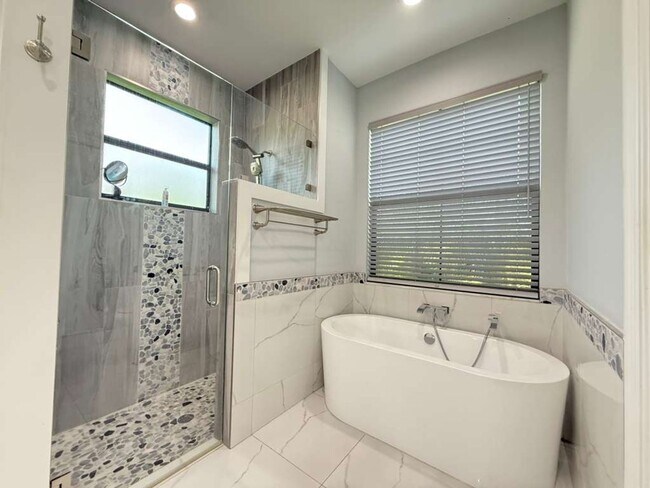 Building Photo - 3 bed 2 bath Single Family home in Golden Gate Estates