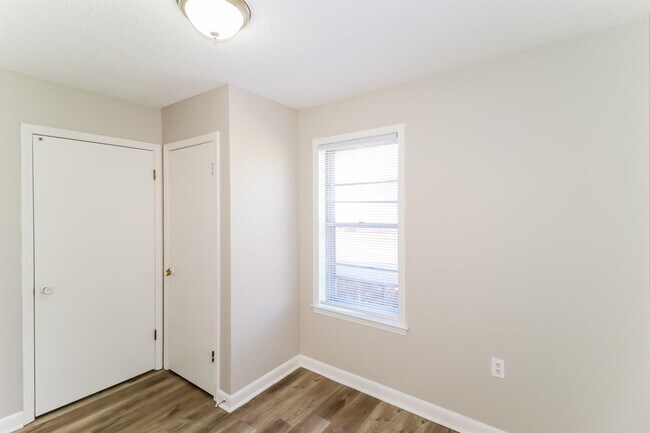 Building Photo - 6505 Deermont Dr