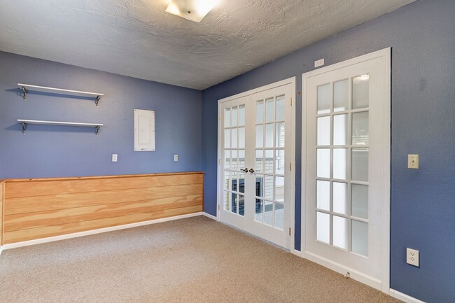 Building Photo - Spacious 2-Story Split-Level Home with Wat...