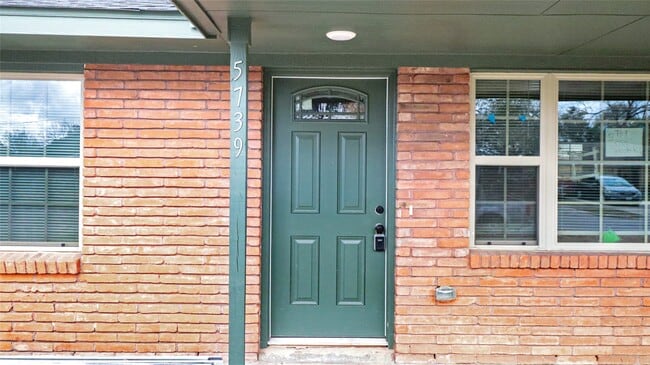 Building Photo - 5739 Turtle Creek Rd