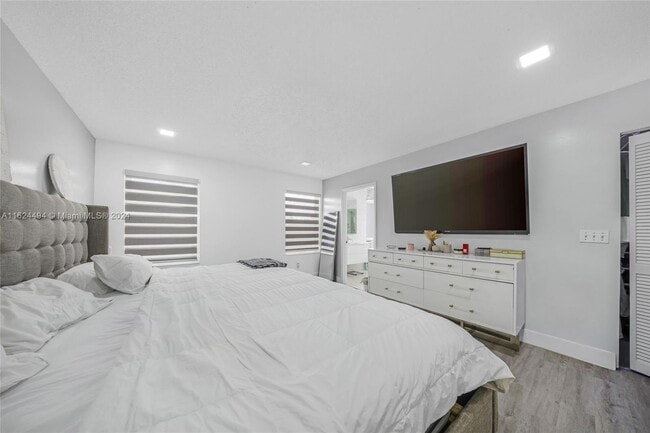 Building Photo - 1396 SW 180th Ave