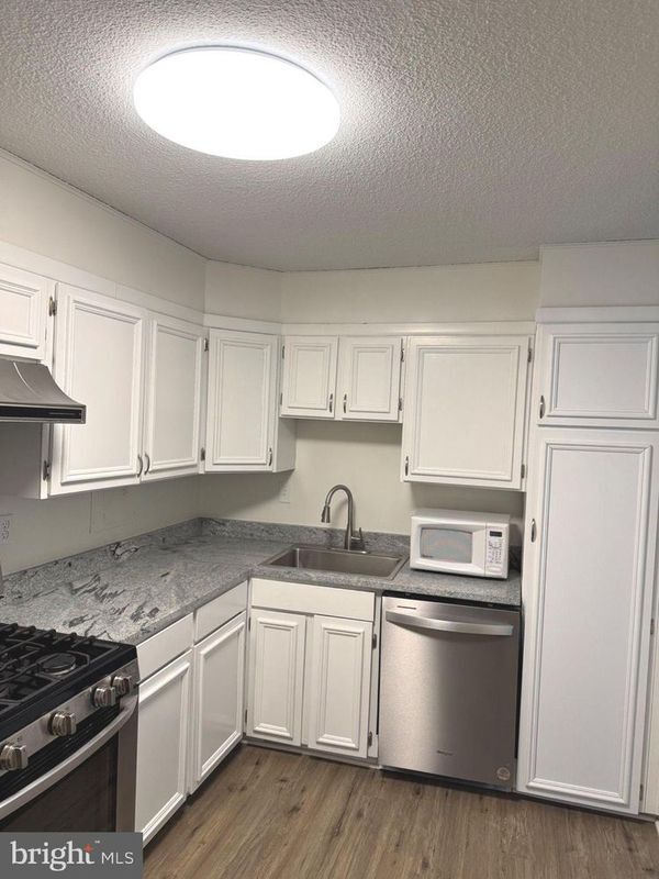 Building Photo - 1300 Army Navy Dr