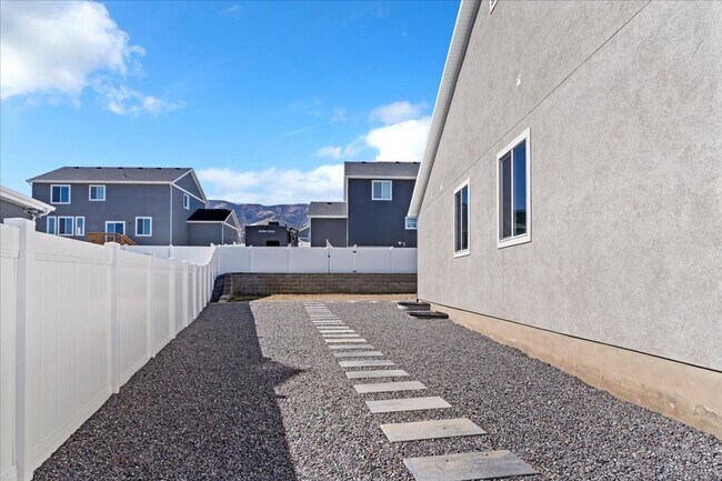 Building Photo - Gorgeous 5 Bedroom Home in Saratoga Springs!