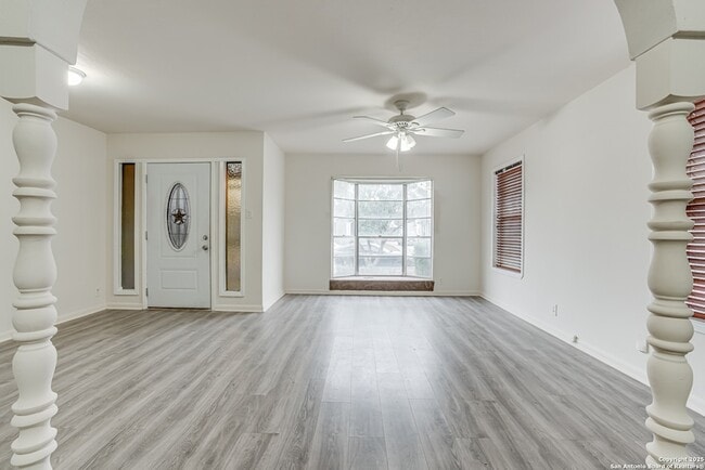 Building Photo - 811 Cottonwood Ave