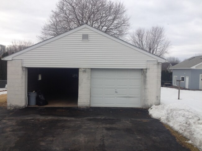 Building Photo - 5743 Sullivan Trail