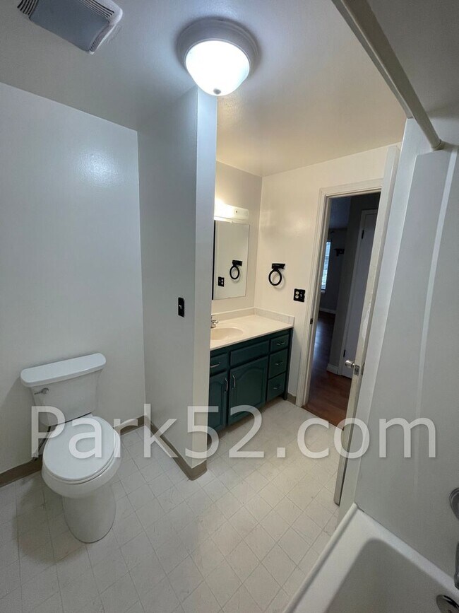 Building Photo - 2501 Bridgeport Way W