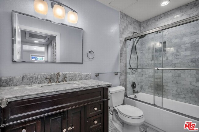 Building Photo - 501 Palisades Dr