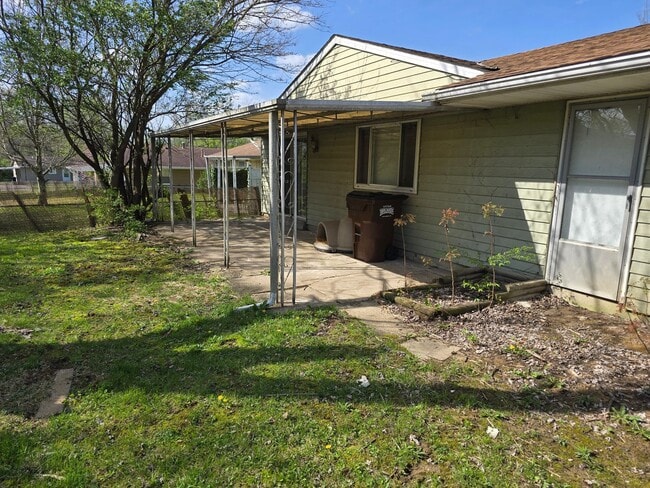 Building Photo - 4 Bedroom House