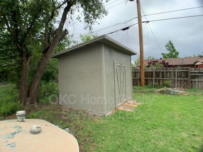 Building Photo - 6812 S Land Ave