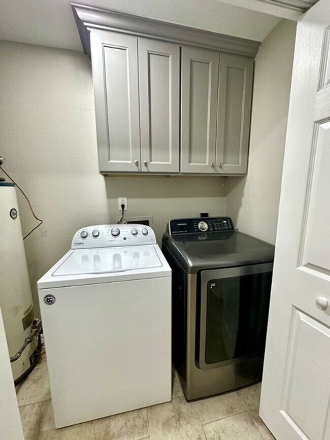 Building Photo - 1005 E Grace St