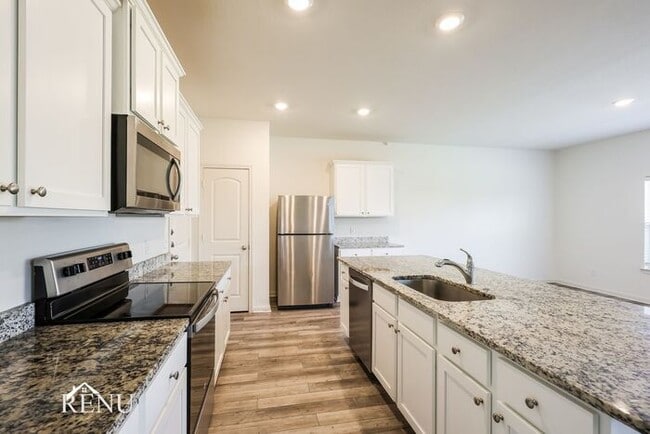 Building Photo - 2827 Praline Ferry