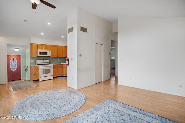 Building Photo - 9 Admiral Dr