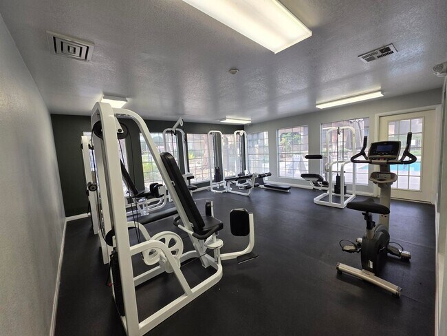 Building Photo - Immaculate Guard-Gated First-Floor Condo!