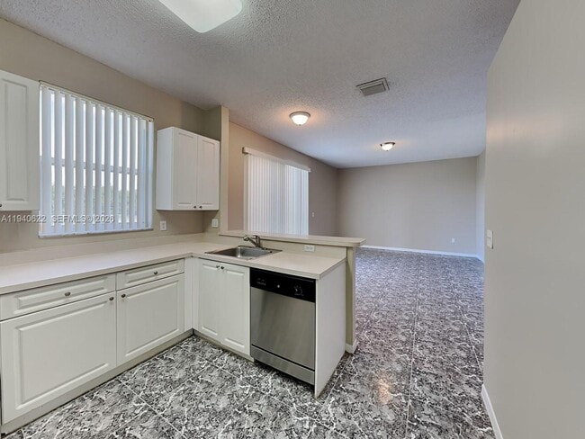 Building Photo - 15106 NW 6th Ct