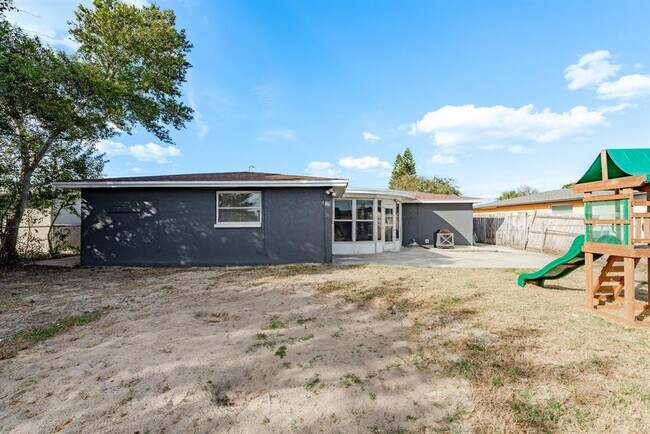 Building Photo - 3332 Chauncy Rd