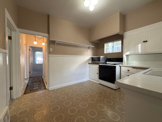 Building Photo - 160 San Benito Rd