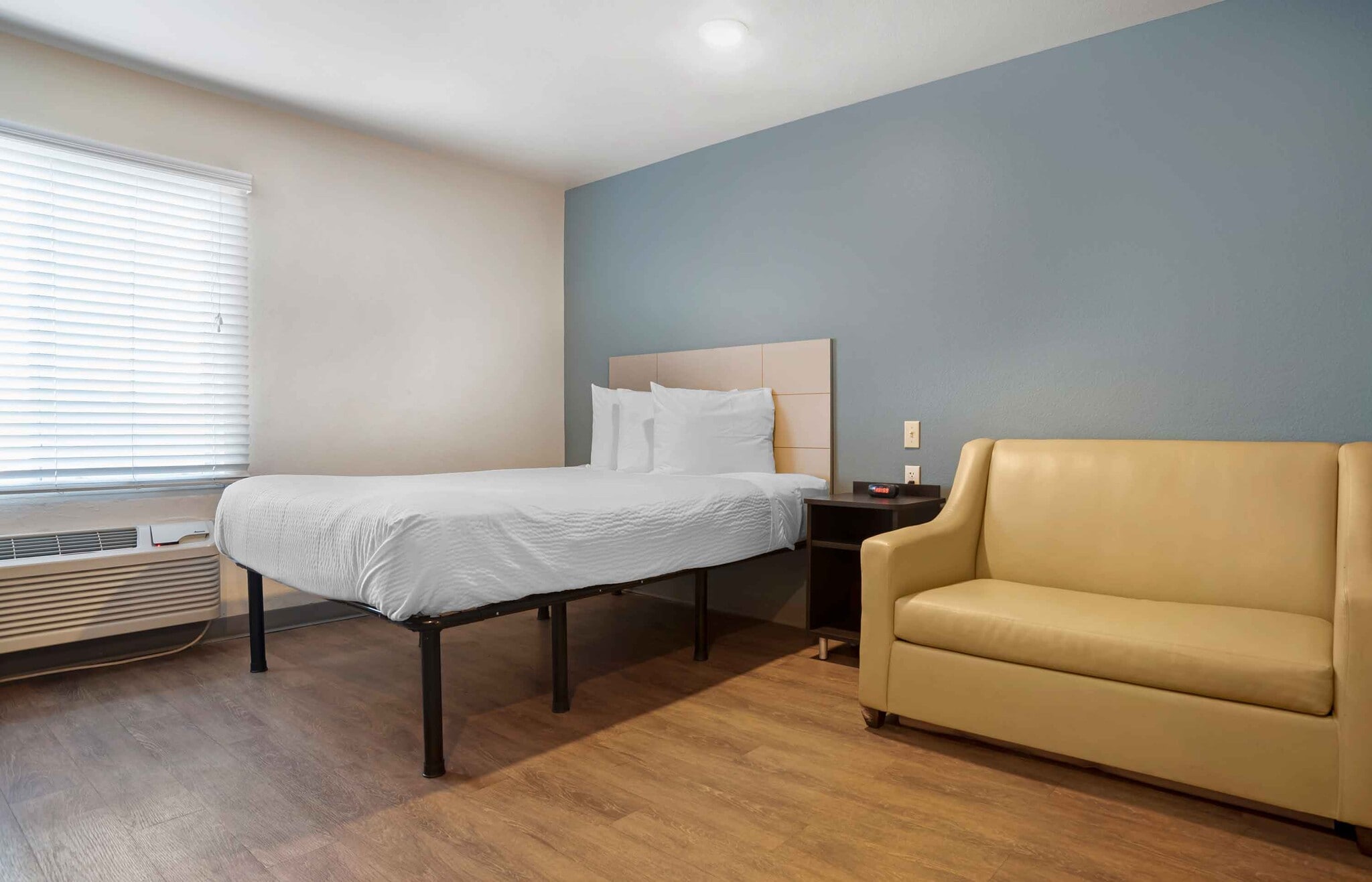Building Photo - Furnished Studio-Wichita - Airport